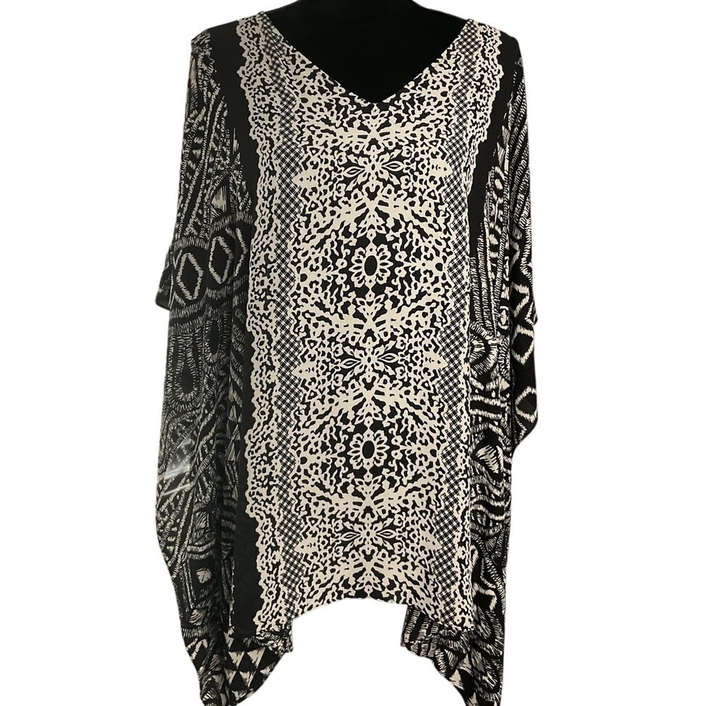 Chico’s Black and Cream Boho Tribal Print Poncho